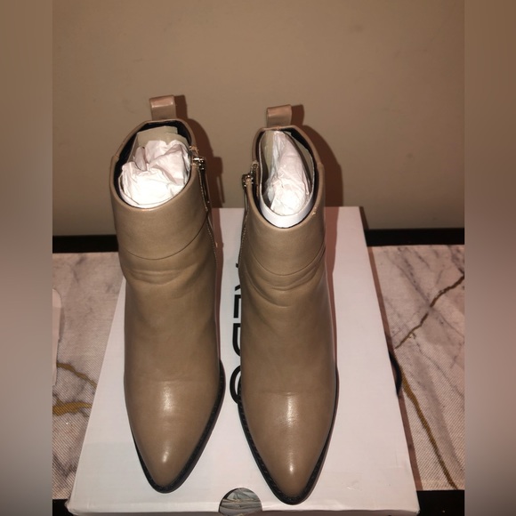 Ankle boots; size 7.5; Taupe with black sole; very pretty and comfortable; - Picture 3 of 9